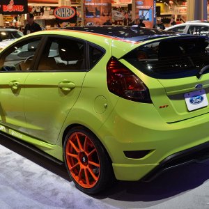 14-ford-fiesta-st-sema-2013-1.jpg