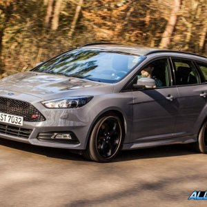 2015-Ford-Focus-ST-diesel-wagon-101-876x535.jpg