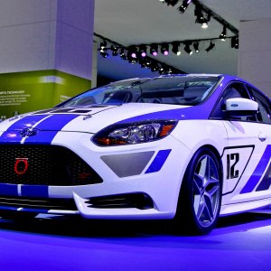 Ford-Focus-ST-R-front-three-quarters.jpg