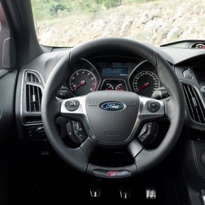 ford-Focus-ST-Wagon-dash.jpg